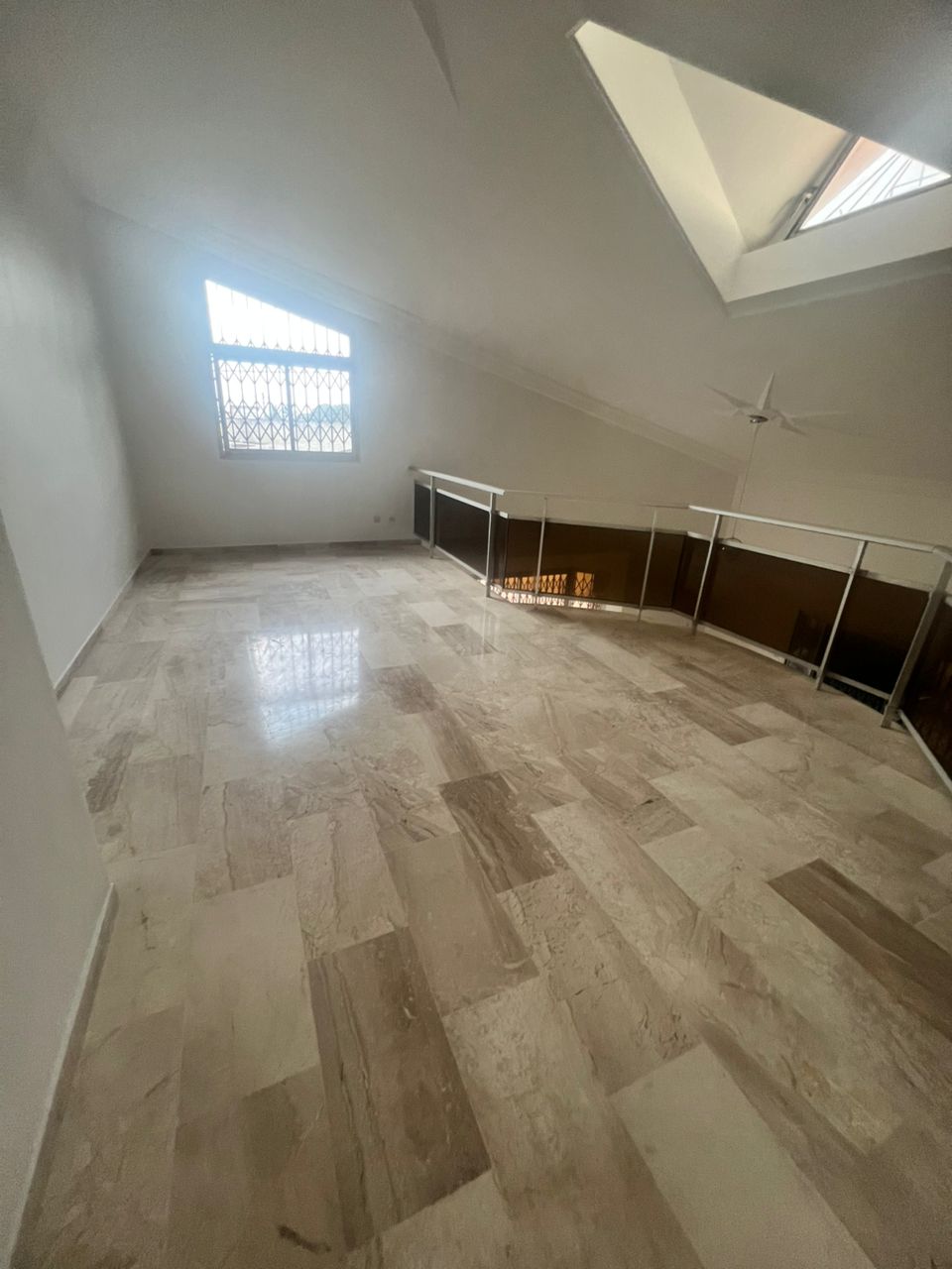 2e salon villa angré star 4