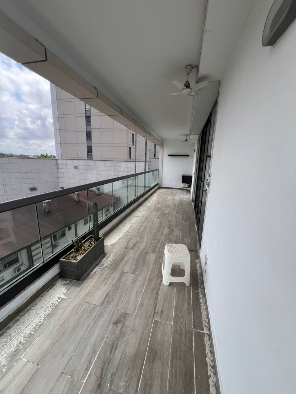 Balcon 1 Nora Tower