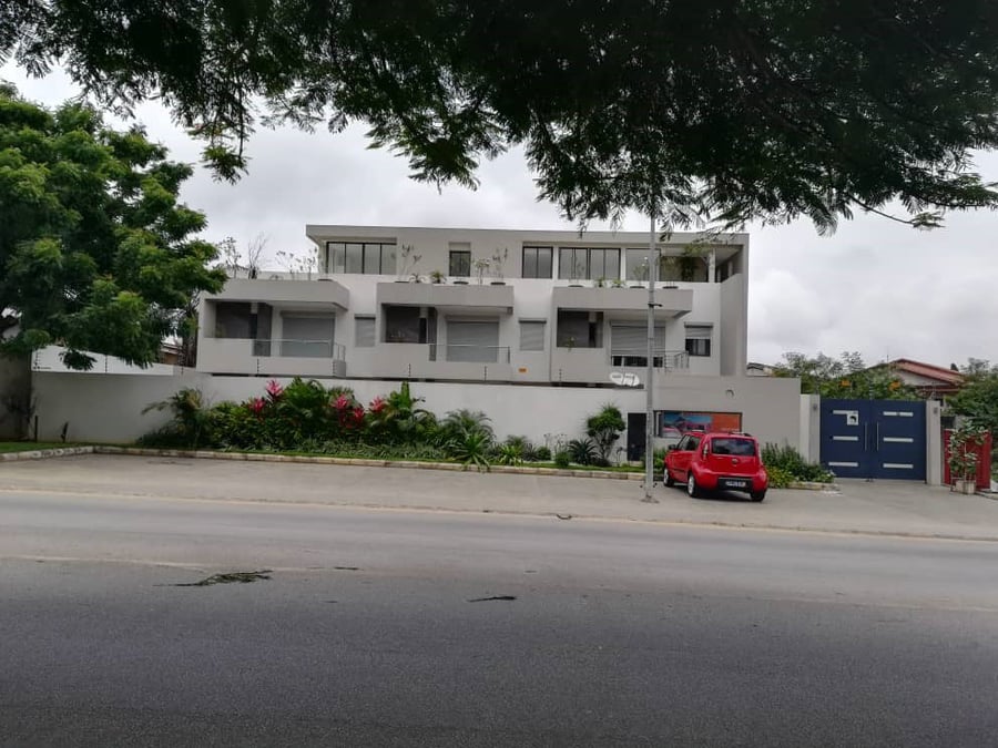Villa à louer — (photo 1)