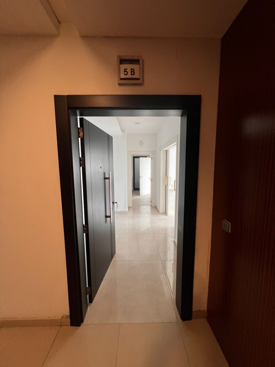 Entrée Nora Tower