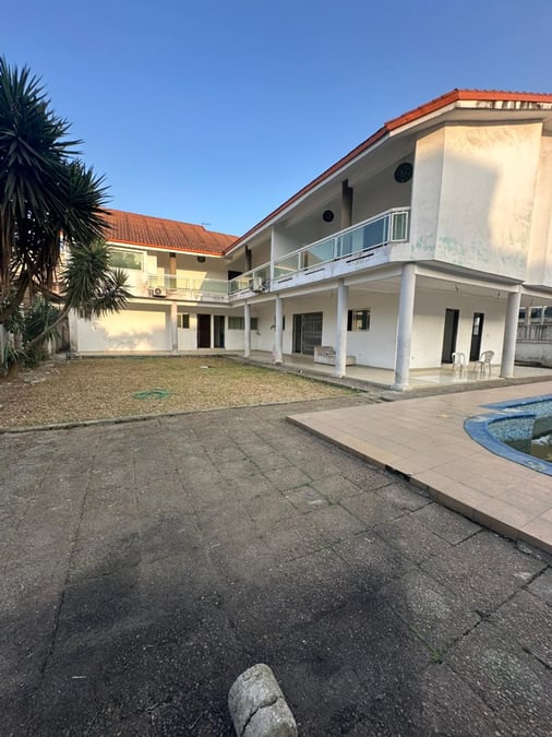 Villa Duplex à la vente de 10 pièces située à Angré CHU — Angré CHU, Cocody (photo 1)