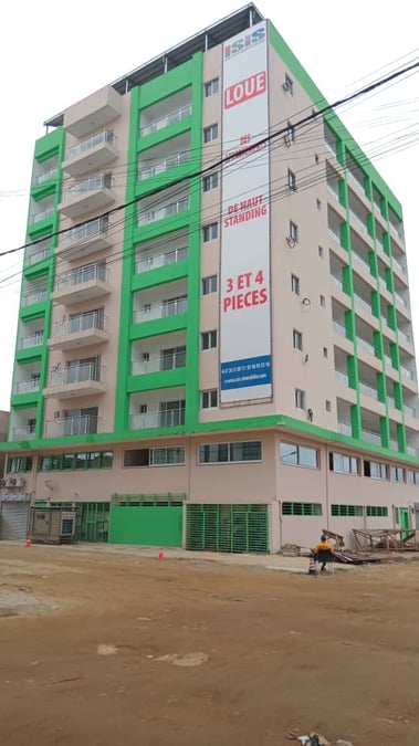 Appartement et bureaux à louer — Angré CHU, Cocody (photo 1)