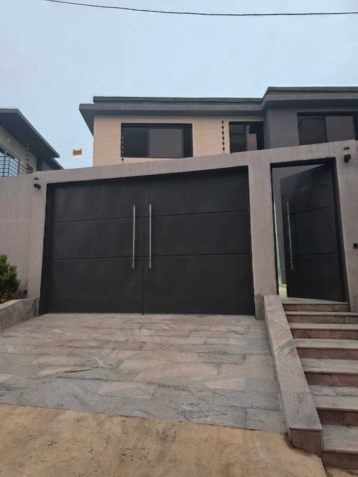 Magnifique villa duplex disponible à la location à M'pouto image