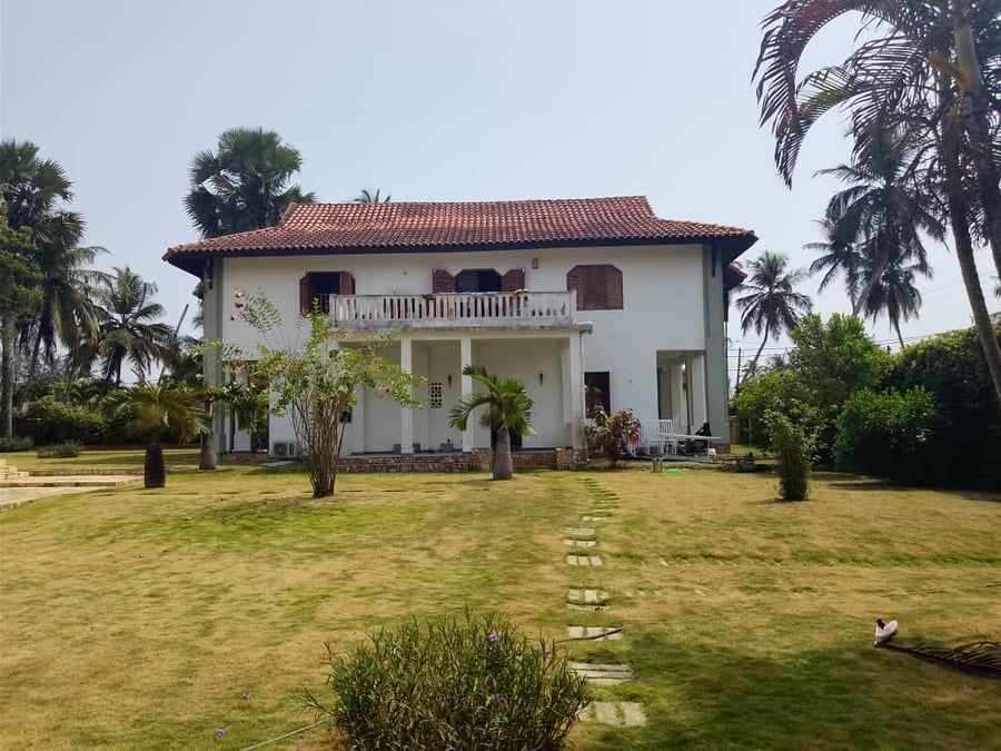 Villa de haut standing disponible à la vente à Bassam — Bassam ancien, Grand-Bassam (photo 1)