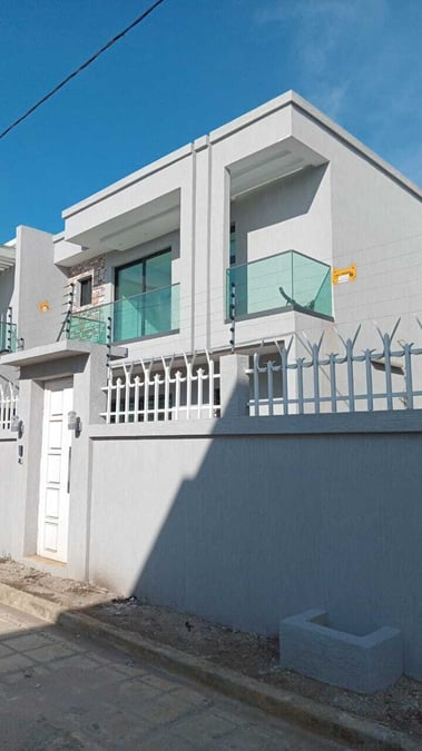 Villa de haut standing de 5 pièces disponible à la location — (photo 1)