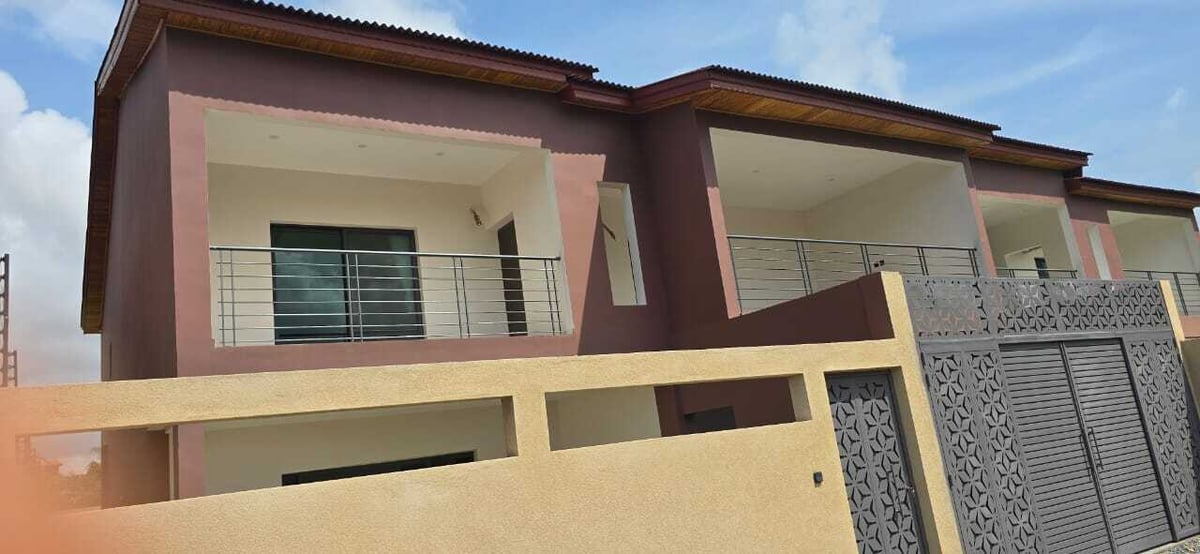 Magnifique villa duplex disponible à la vente située à San Pedro — Cité (San Pedro), San Pedro (photo 1)