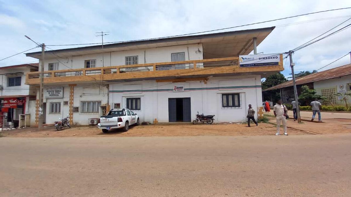 Immeuble R+1 à Dimbokro — , Plateau (photo 1)