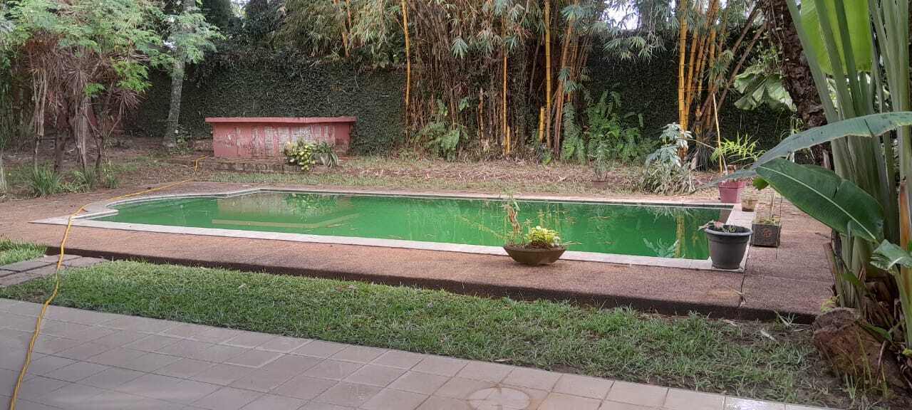 Piscine derrière blaise pascal