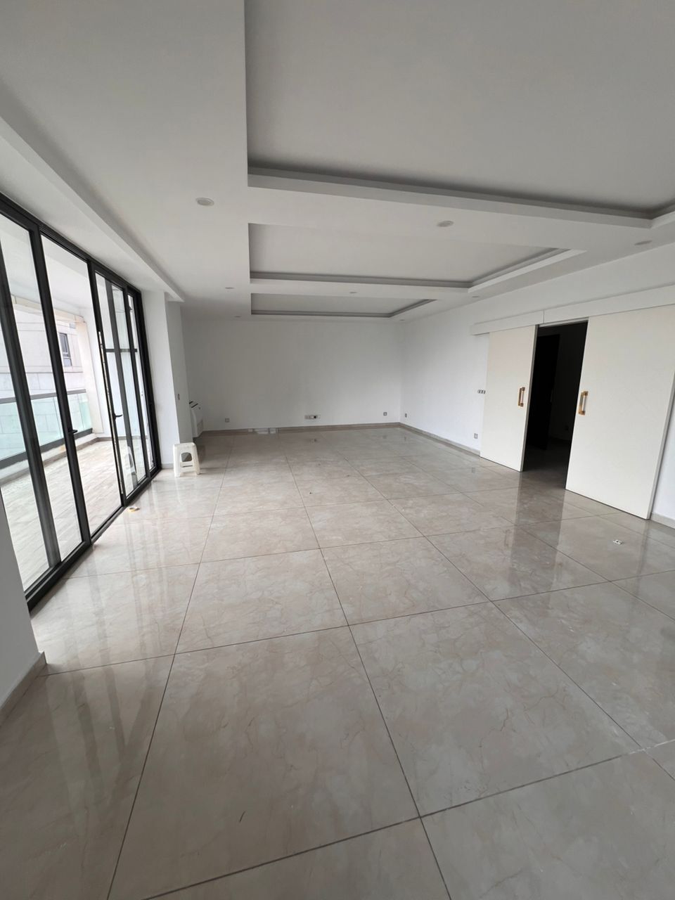 Salon Nora Tower