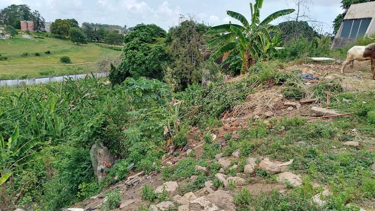 Terrain de 1500 m2 situé à Cocody Mermoz pour un bail à construction — Mermoz, Cocody (photo 1)