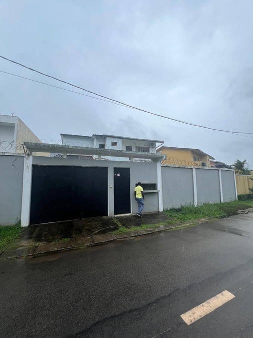Villa à vendre — (photo 1)