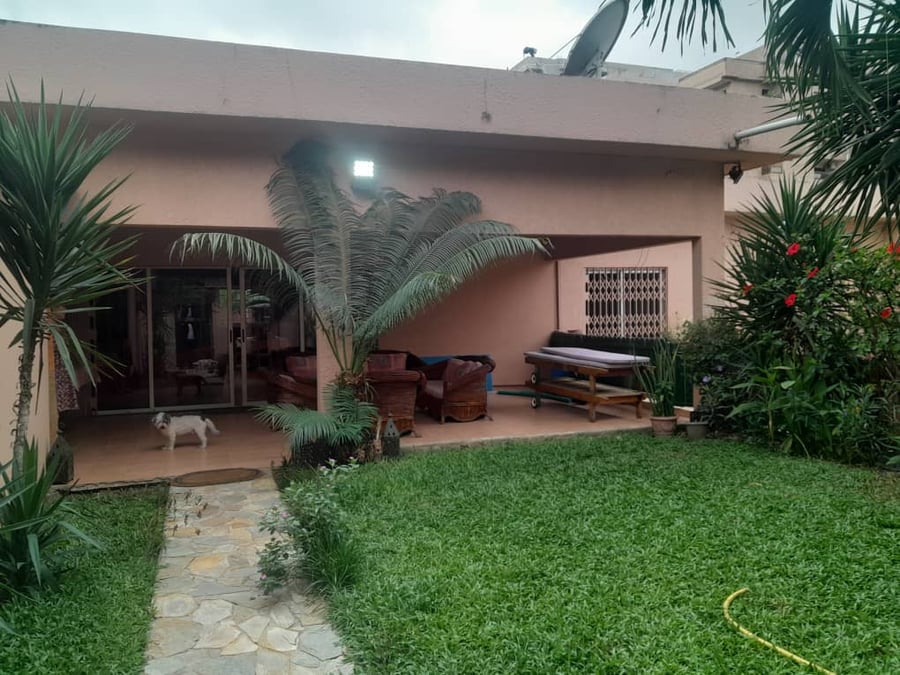 Villa à vendre à Abidjan — Biétry, Marcory (photo 1)