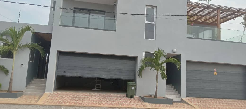 Villa Duplex à louer à Bassam — (photo 1)