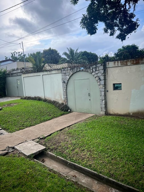 à louer à Abidjan — , Cocody (photo 1)