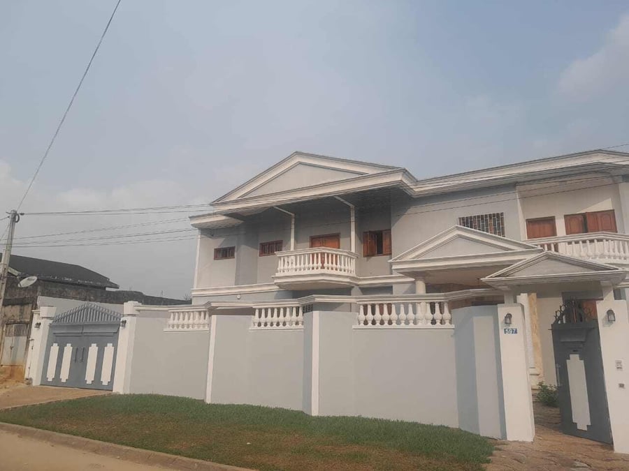 Villa Duplex à louer à Abidjan — Angré, Cocody (photo 1)