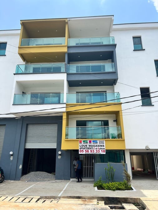 Résidence SILICIUM à louer à Abidjan — , Cocody (photo 1)