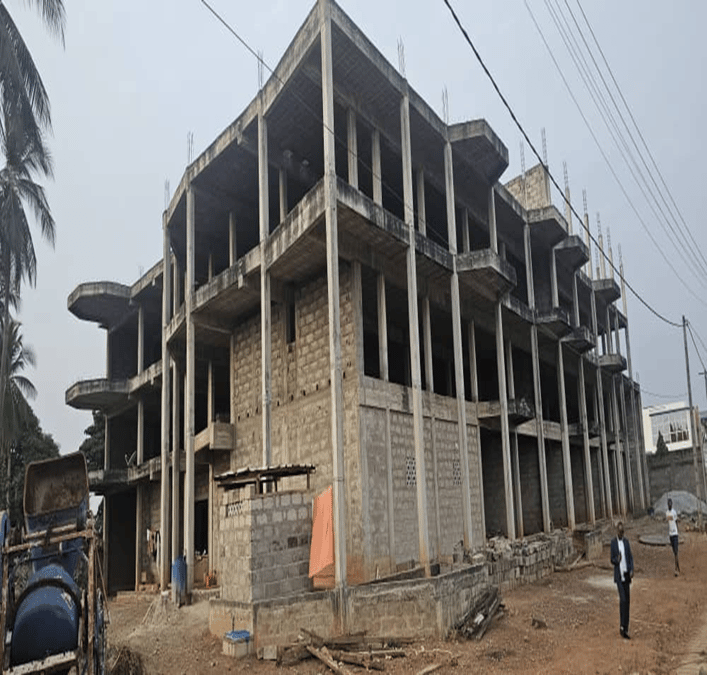 Hôtel innachevé à la vente à Yamoussoukro — Centre (Yamoussoukro), Yamoussoukro (photo 1)