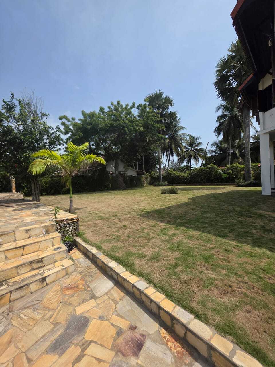 jardin 2 villa bassam 2400 m2