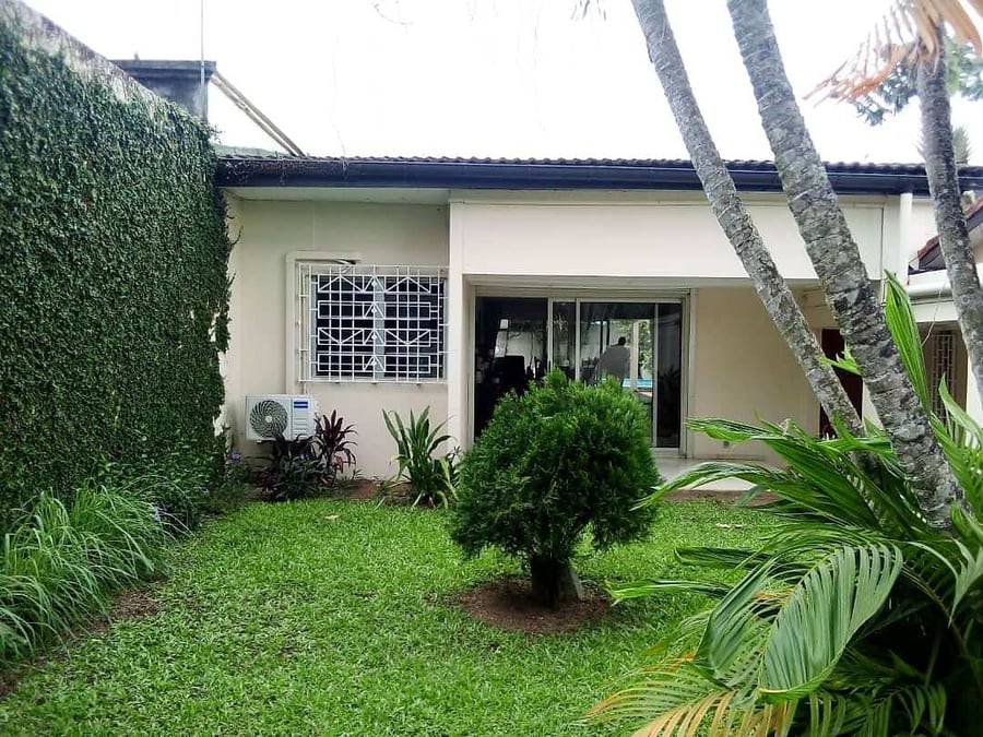 Villa à vendre à Abidjan — , Cocody (photo 1)