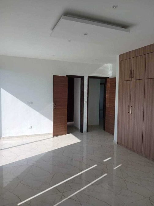 Villa de haut standing de 5 pièces disponible à la location — (photo 3)