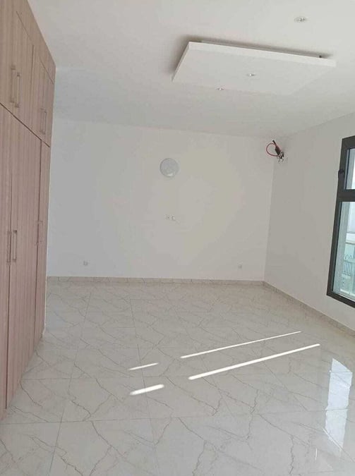 Villa de haut standing de 5 pièces disponible à la location — (photo 4)