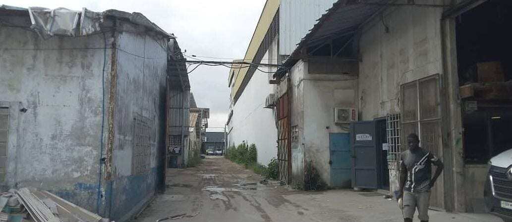 Entrepot de 2666 m2 à la vente en zone 3 — Marcory Zone 3, Marcory (photo 2)