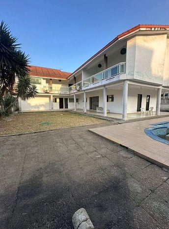 Villa Duplex à la vente de 10 pièces située à Angré CHU