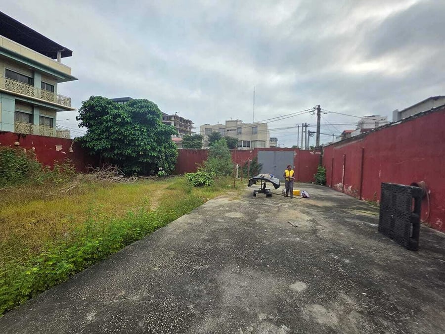 Terrain de 650 m2 à la vente situé en zone 4 rue du Canal juste à côté de l'hôtel Golden — Marcory Zone 4, Marcory (photo 3)