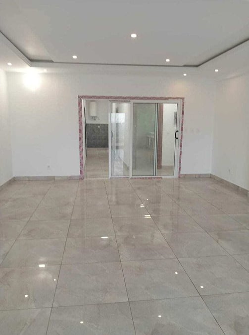 Appartement et bureaux à louer — Angré CHU, Cocody (photo 2)