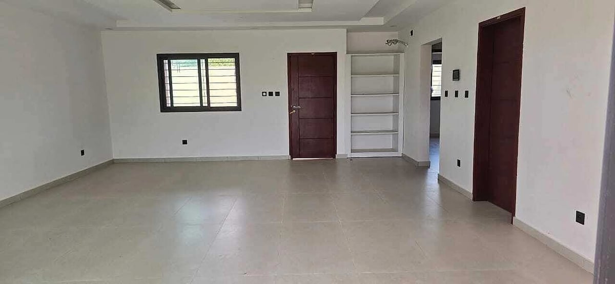 Magnifique villa duplex disponible à la vente située à San Pedro — Cité (San Pedro), San Pedro (photo 2)
