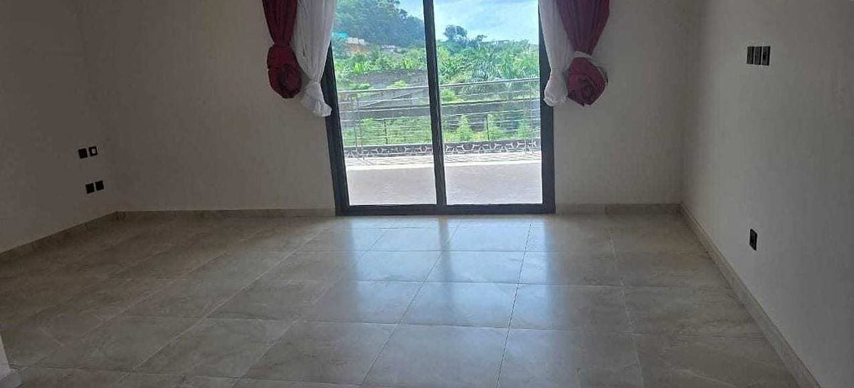 Magnifique villa duplex disponible à la vente située à San Pedro — Cité (San Pedro), San Pedro (photo 3)