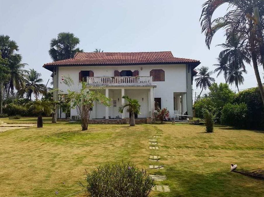 Villa de haut standing disponible à la vente à Bassam — Bassam ancien, Grand-Bassam (photo 1)
