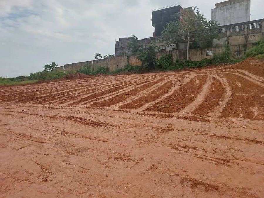 Terrain disponible à la vente à Bingerville — (photo 1)