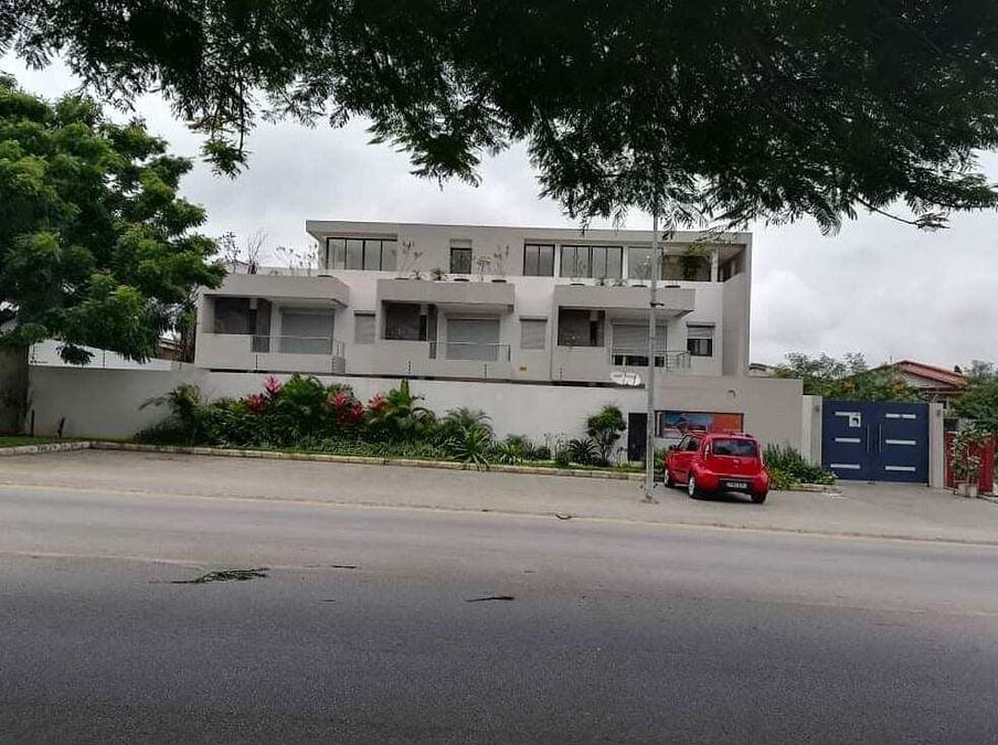 Villa à louer — (photo 1)