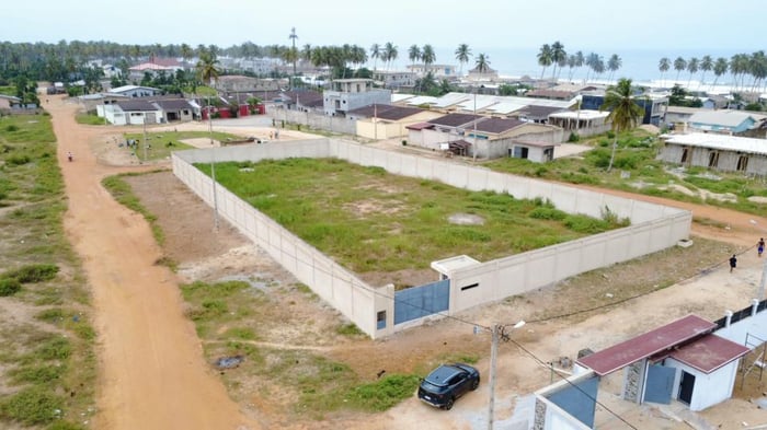 Bien immobilier — Mondoukou, Grand-Bassam