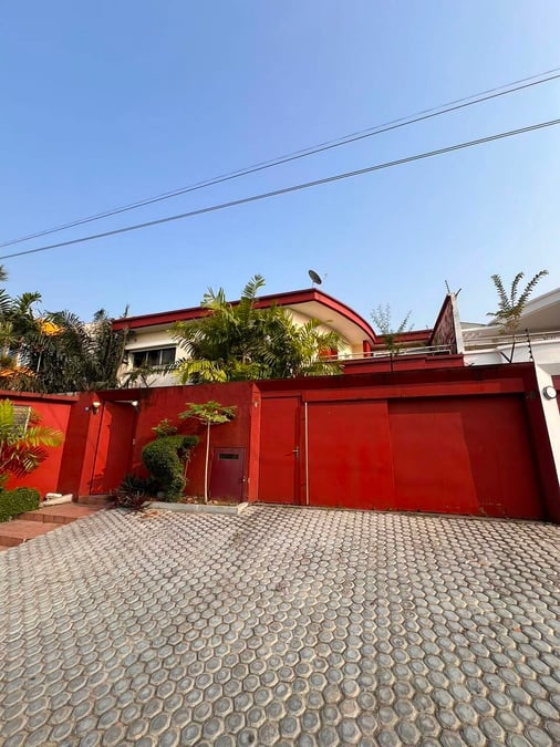 Villa 8 pièces à vendre, Deux Plateaux, Cocody — Deux Plateaux, Cocody (photo 1)