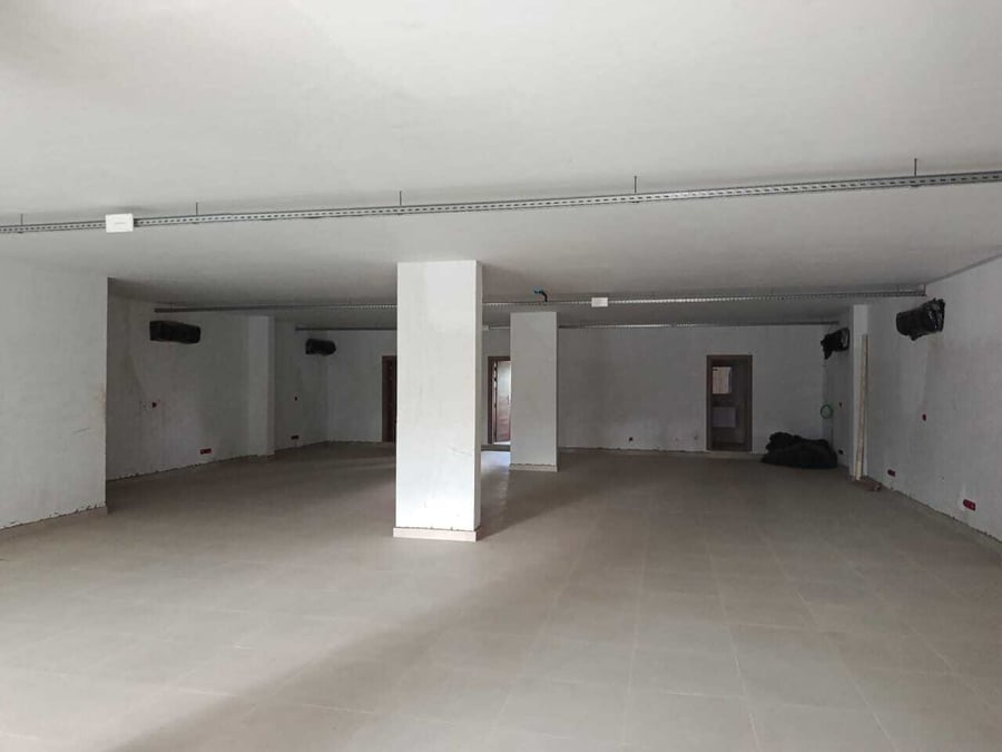Immeuble R+4 Riviera 6 — Bureau de 250 m² à louer, Riviera, Cocody — Riviera, Cocody (photo 4)