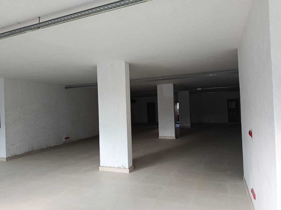 Immeuble R+4 Riviera 6 — Bureau de 250 m² à louer, Riviera, Cocody — Riviera, Cocody (photo 5)
