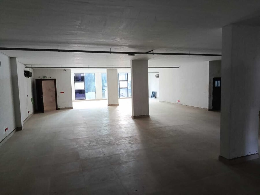 Immeuble R+4 Riviera 6 — Bureau de 250 m² à louer, Riviera, Cocody — Riviera, Cocody (photo 6)
