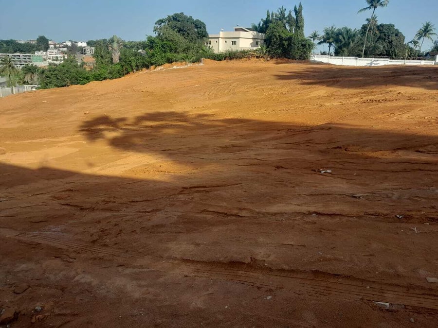 Terrain de 1838 m² à vendre, Centre (Cocody), Cocody — Centre (Cocody), Cocody (photo 2)