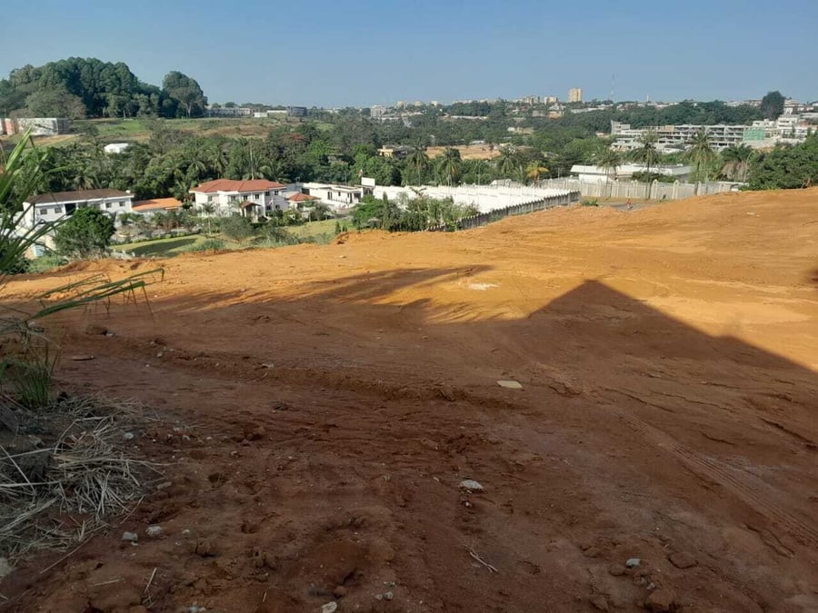 Terrain de 1838 m² à vendre, Centre (Cocody), Cocody — Centre (Cocody), Cocody (photo 3)